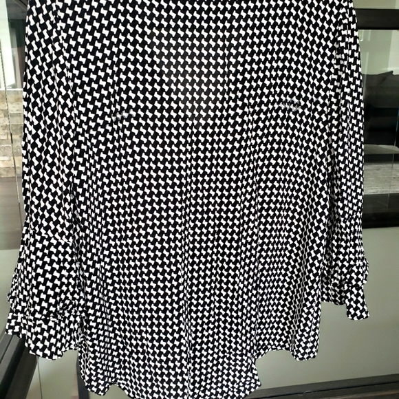 Zara Woman flared 3/4 length sleeve - Picture 2 of 5